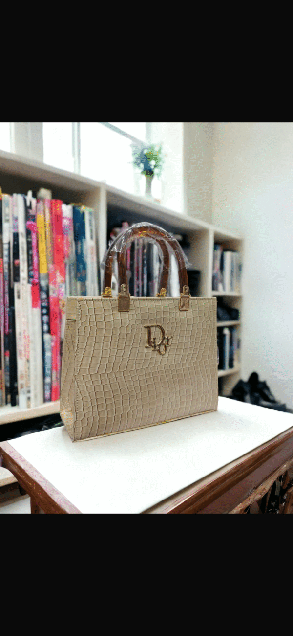 Dior Acrylic Collection - Image 5