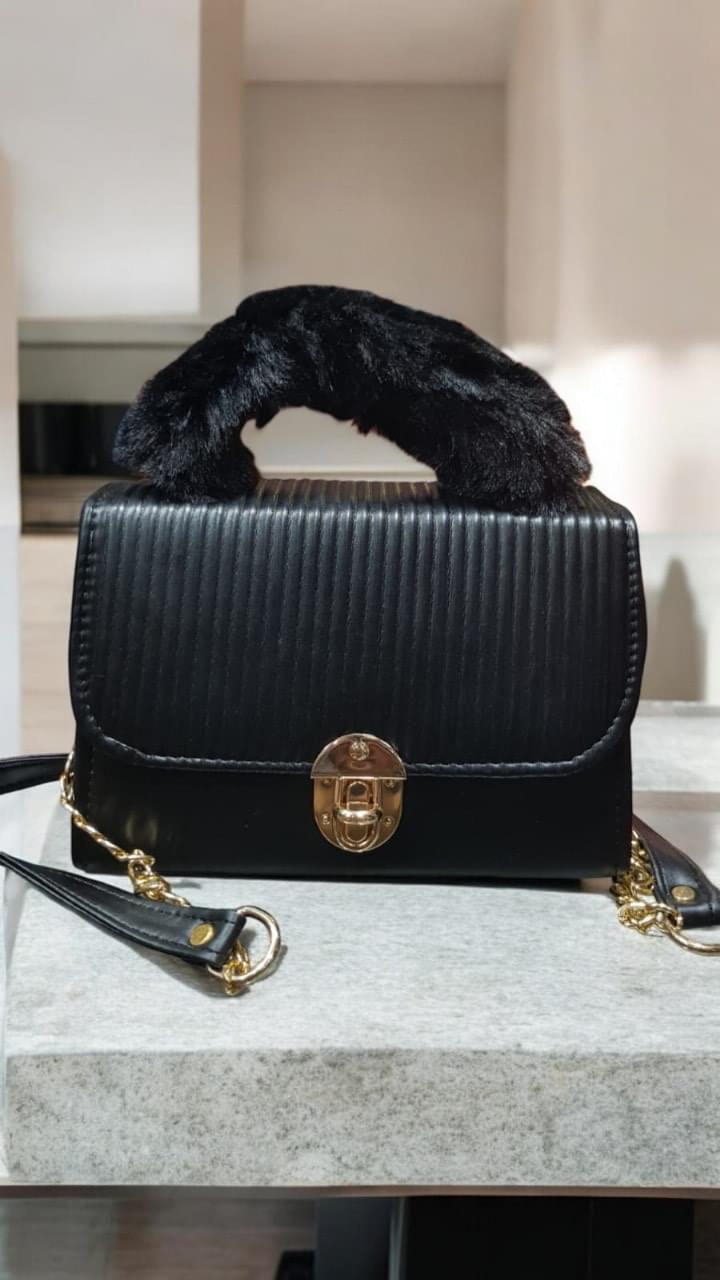 Black fluffy hand bag